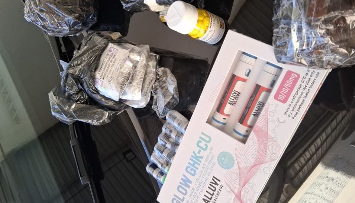 PRF e Receita Federal apreendem medicamentos e mercadorias estrangeiras irregulares na BR-277 em Cascavel